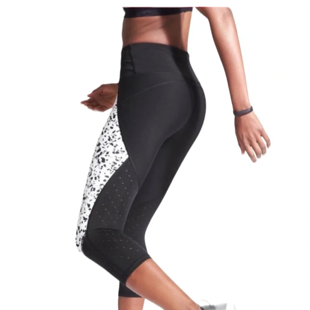 ATHLETA Printed Stealth Trucool Capri size M